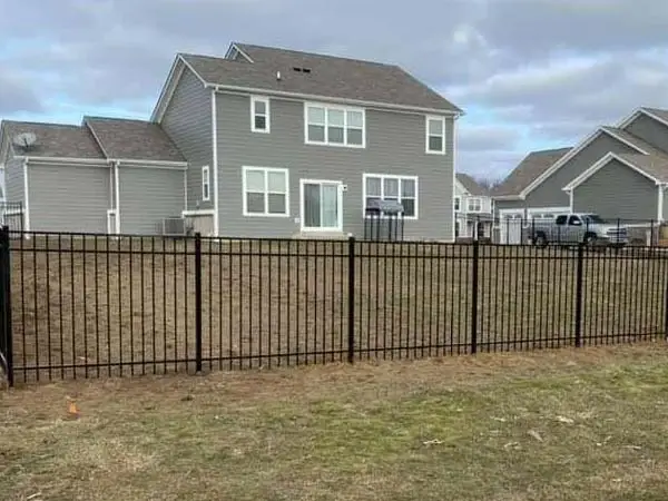 Residential 3-Rail Extended Bottom Aluminum Fence in Indianapolis Indiana